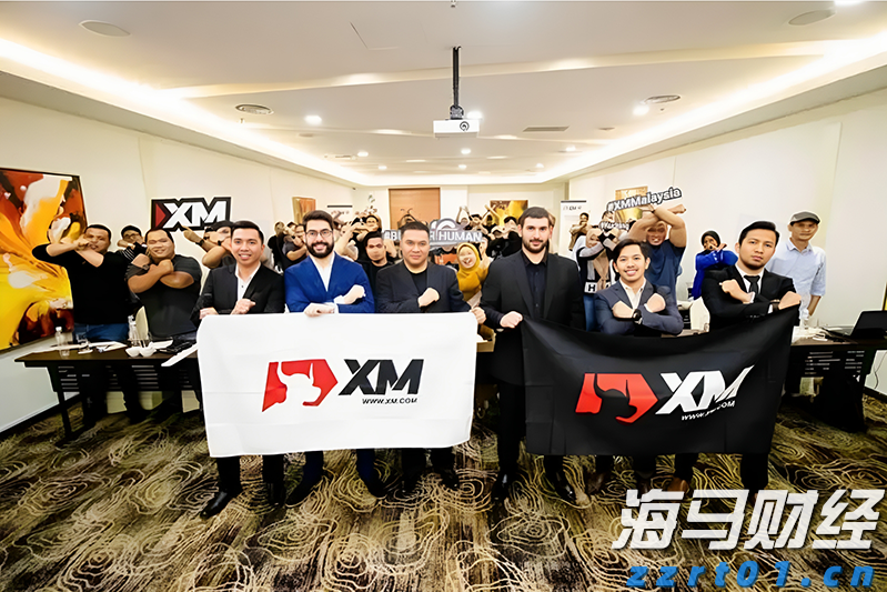 我市举行欢庆“五一”国际劳动节升国旗仪式